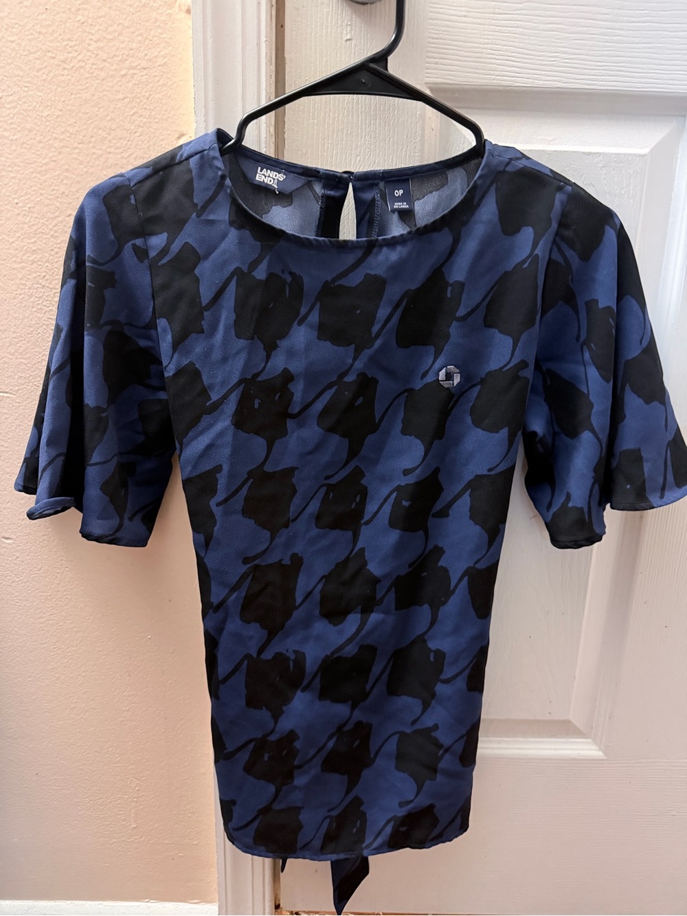 Chase Bank Logo Lands' End Navy and Black Short Sleeve Patterned Blouse